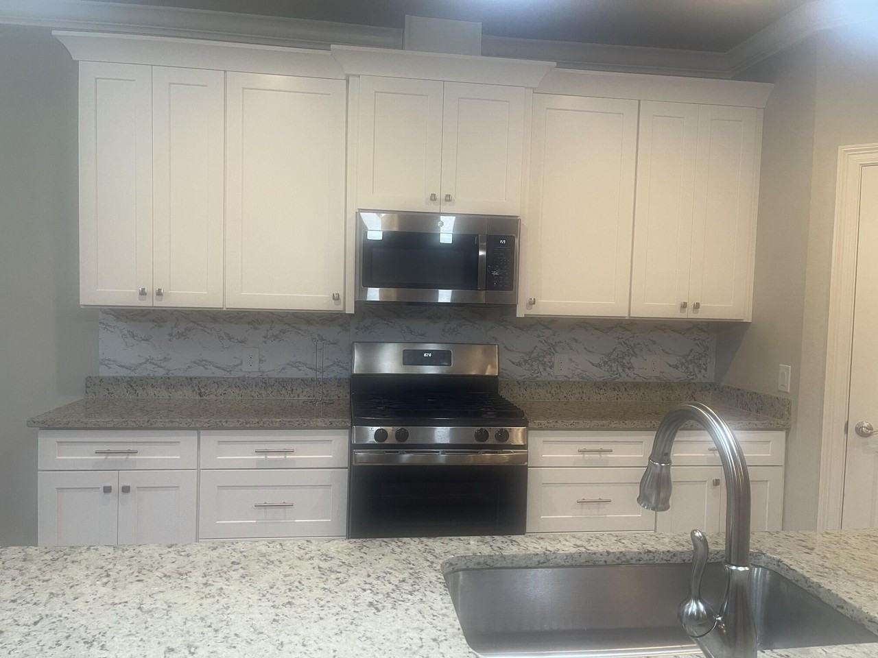 1985 Medlin Ct - Photo 3 of 13