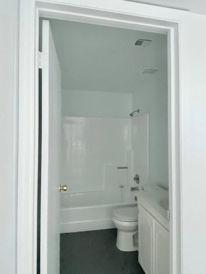 820 W 14th St - Photo 7 of 14