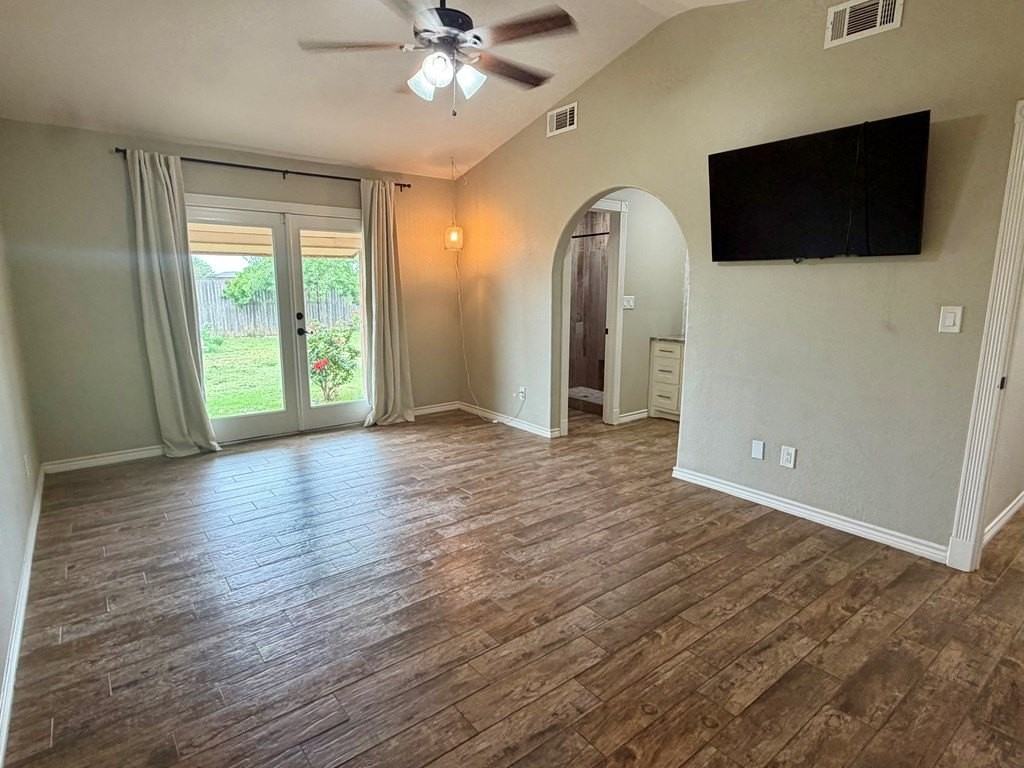 8814 Holiday Dr - Photo 7 of 17