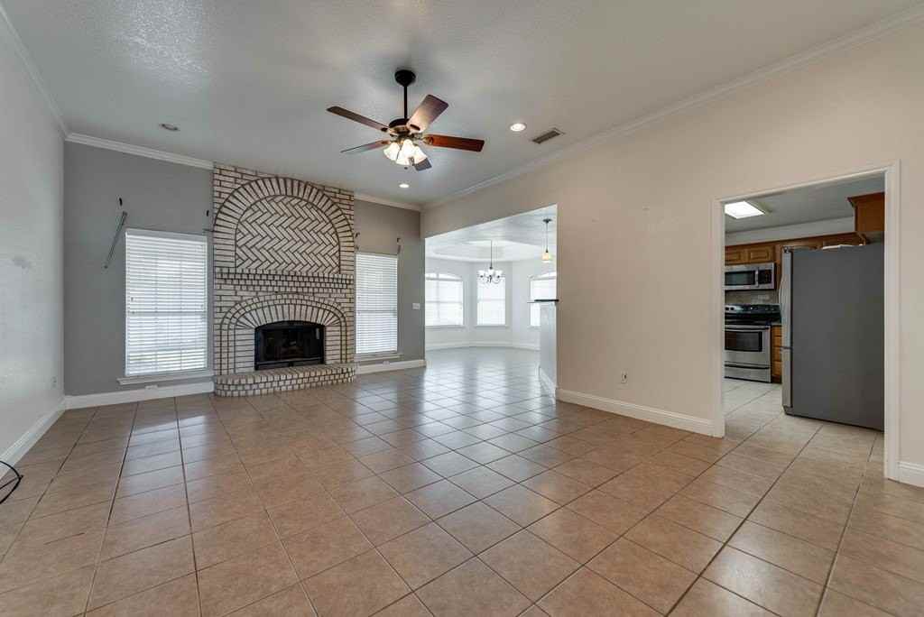 3316 Sagemont Dr - Photo 4 of 28