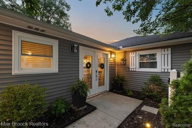 486 Charlevoix St - Photo 7 of 41