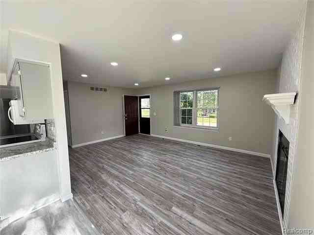 15895 Cambridge Dr - Photo 6 of 25