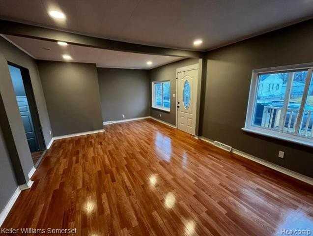 8647 Chalmers Ave - Photo 3 of 18