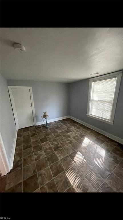 3541 Chesapeake Blvd - Photo 6 of 13