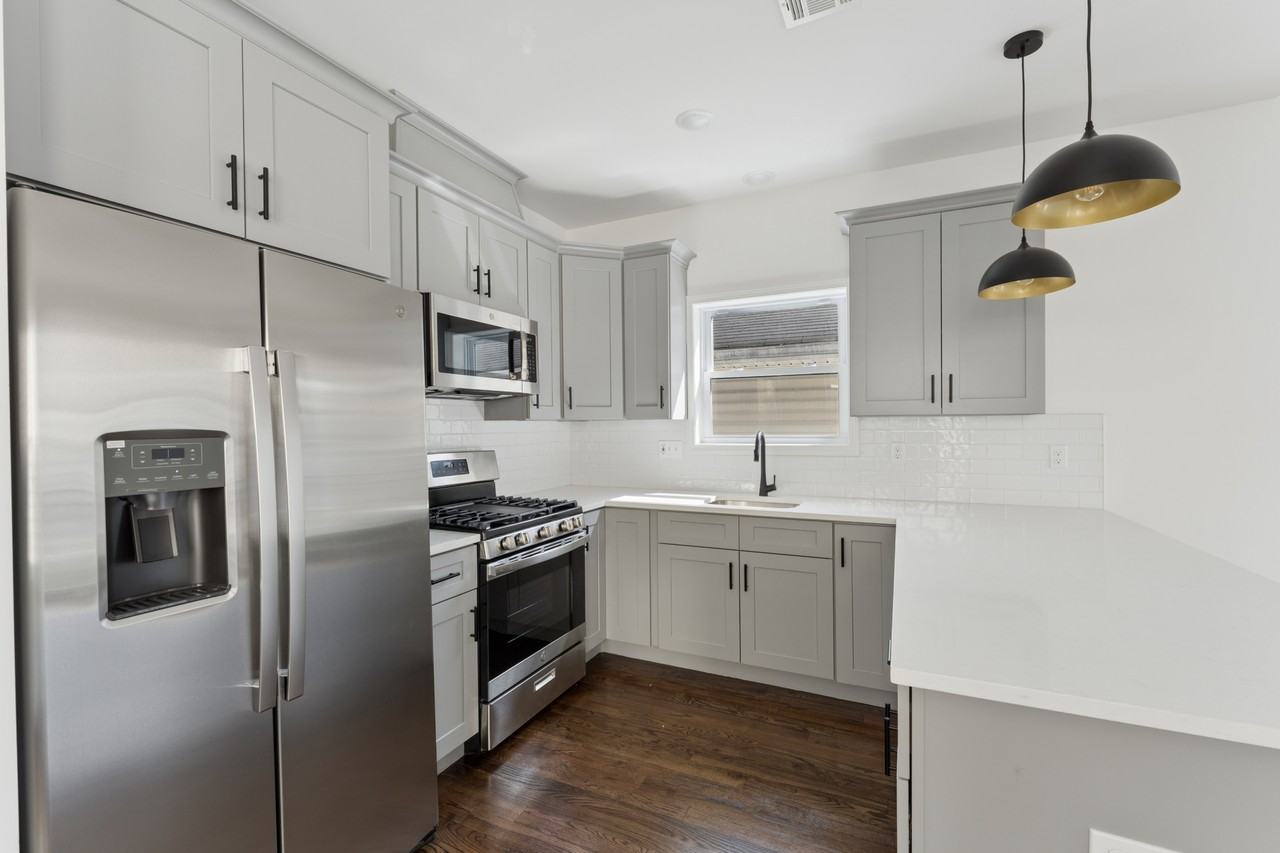 910 Bergen StreetUnit 2 #2 - Photo 4 of 11