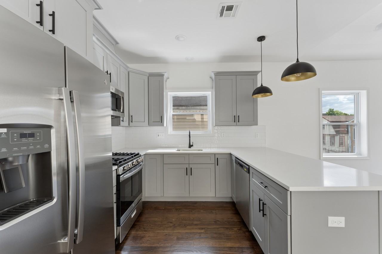 910 Bergen StreetUnit 2 #2 - Photo 5 of 11