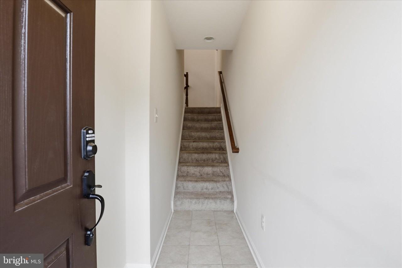 4719 Cambria Rd - Photo 5 of 44