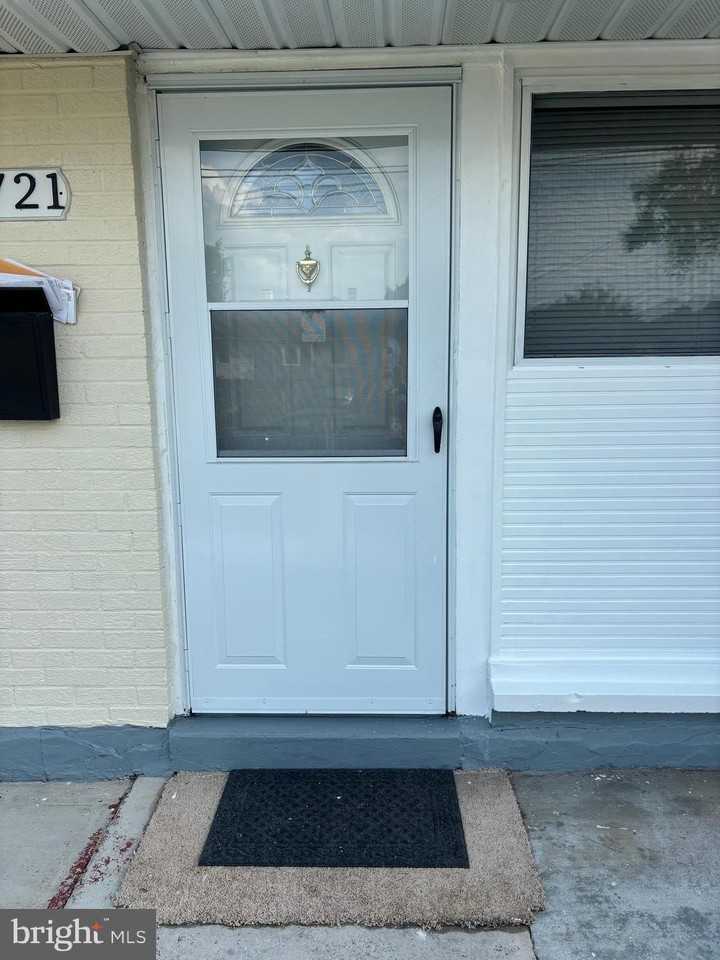 7721 Bender Rd - Photo 3 of 38