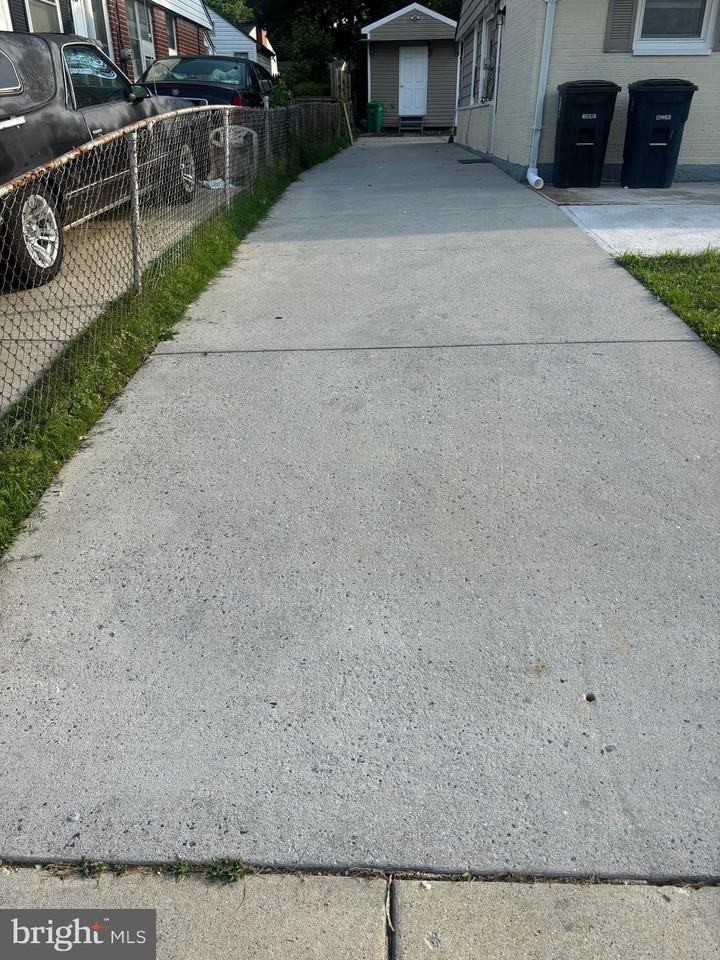 7721 Bender Rd - Photo 5 of 38