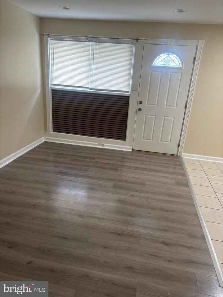 7721 Bender Rd - Photo 6 of 38