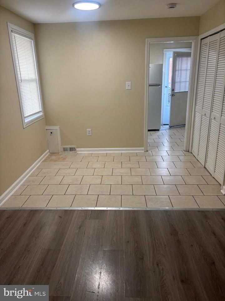 7721 Bender Rd - Photo 7 of 38