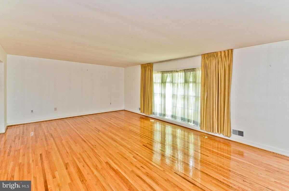 100 Mel Mara Dr - Photo 3 of 33
