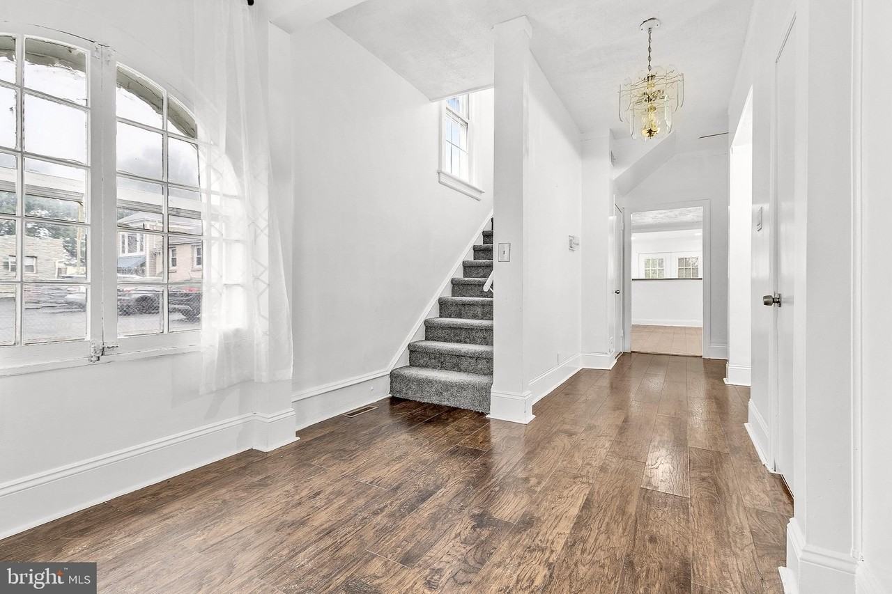 224 E Washington St - Photo 3 of 27