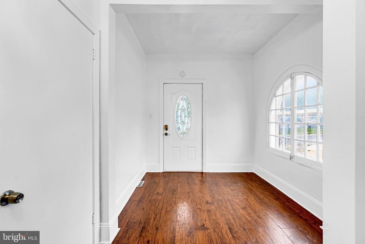 224 E Washington St - Photo 4 of 27