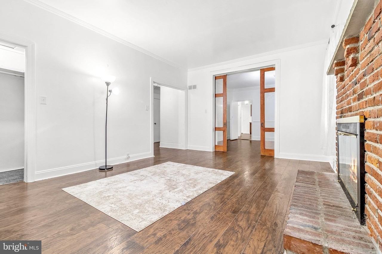 224 E Washington St - Photo 5 of 27