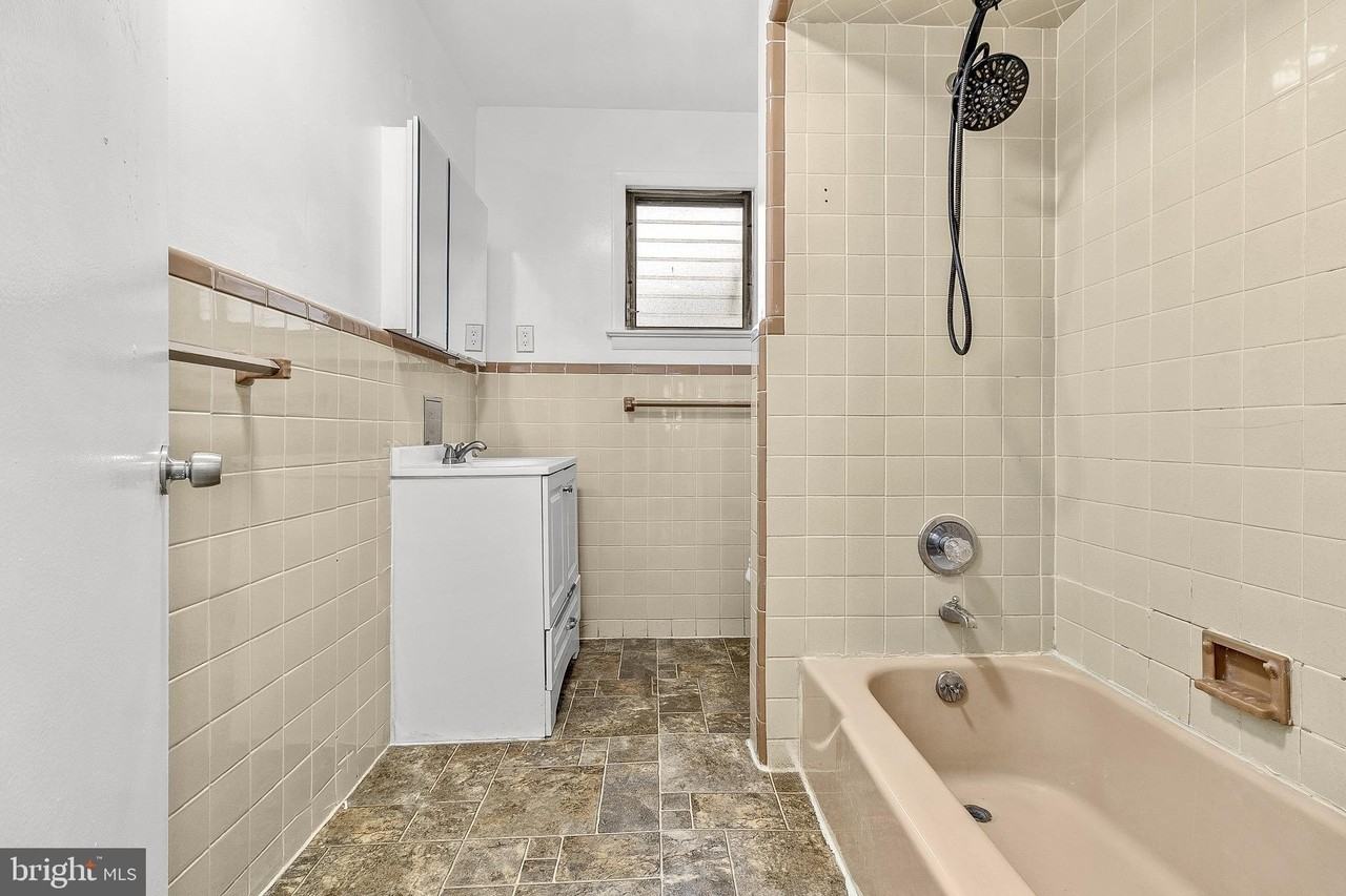 224 E Washington St - Photo 7 of 27