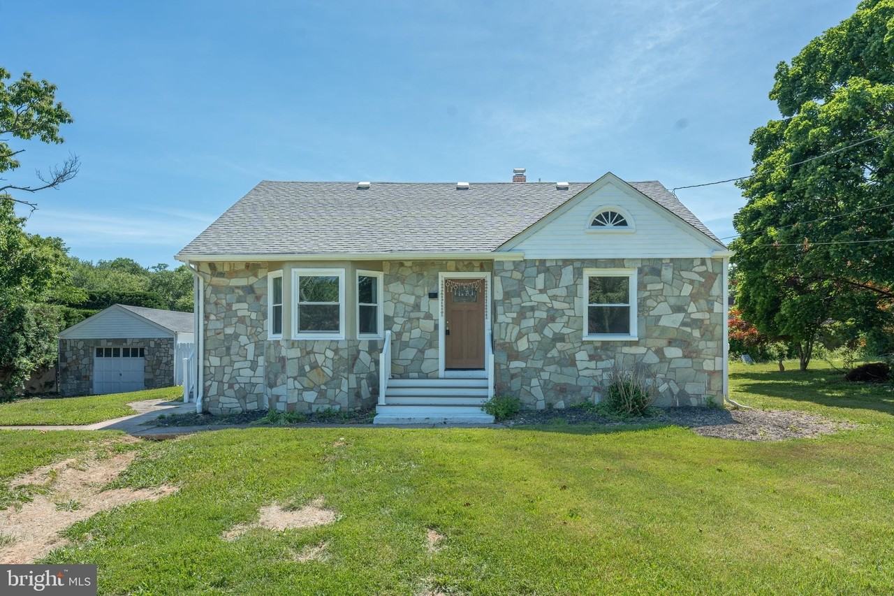 75 Reeder Ave - Photo 2 of 45