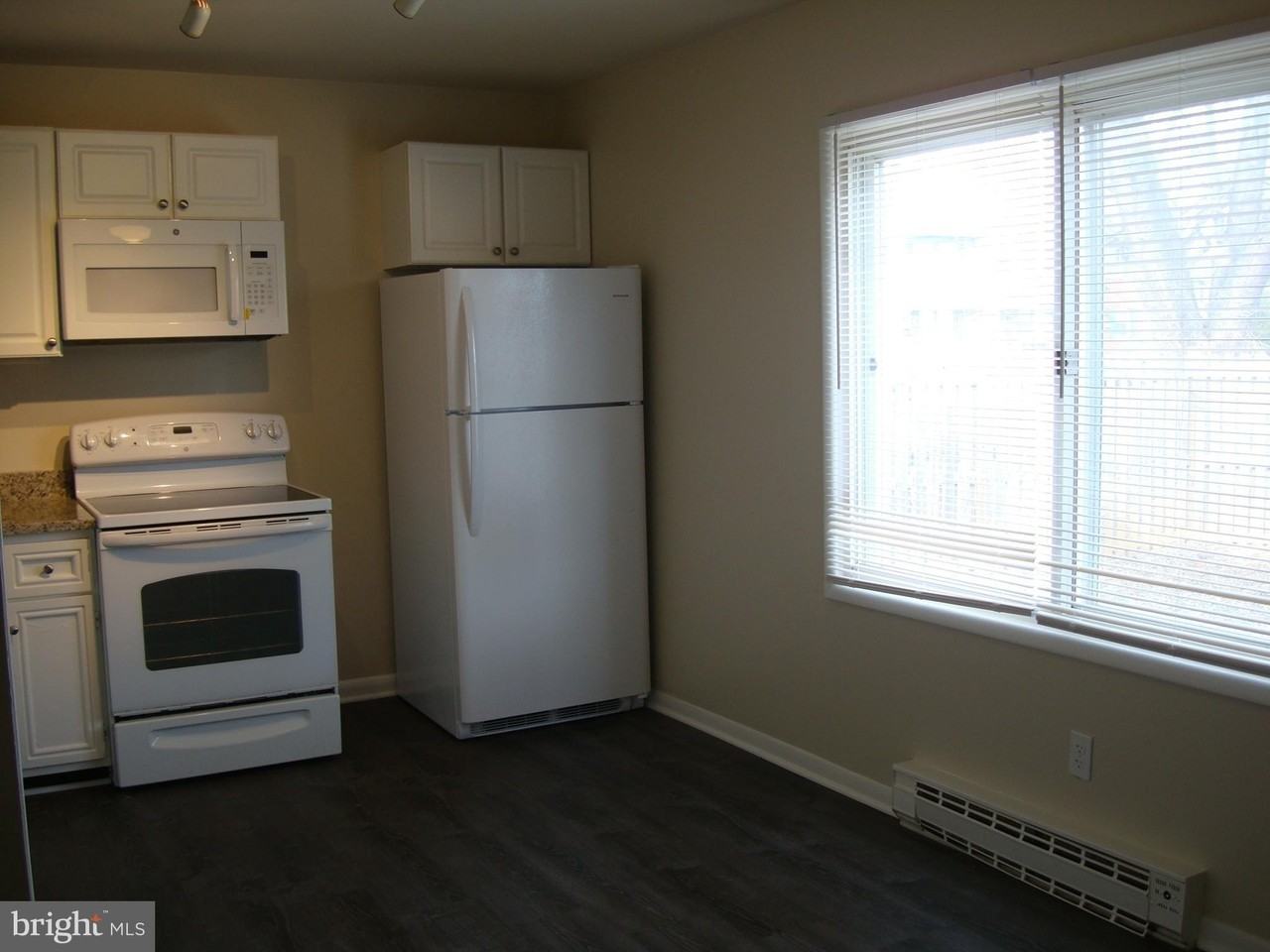 204 Cameron St - Photo 5 of 27
