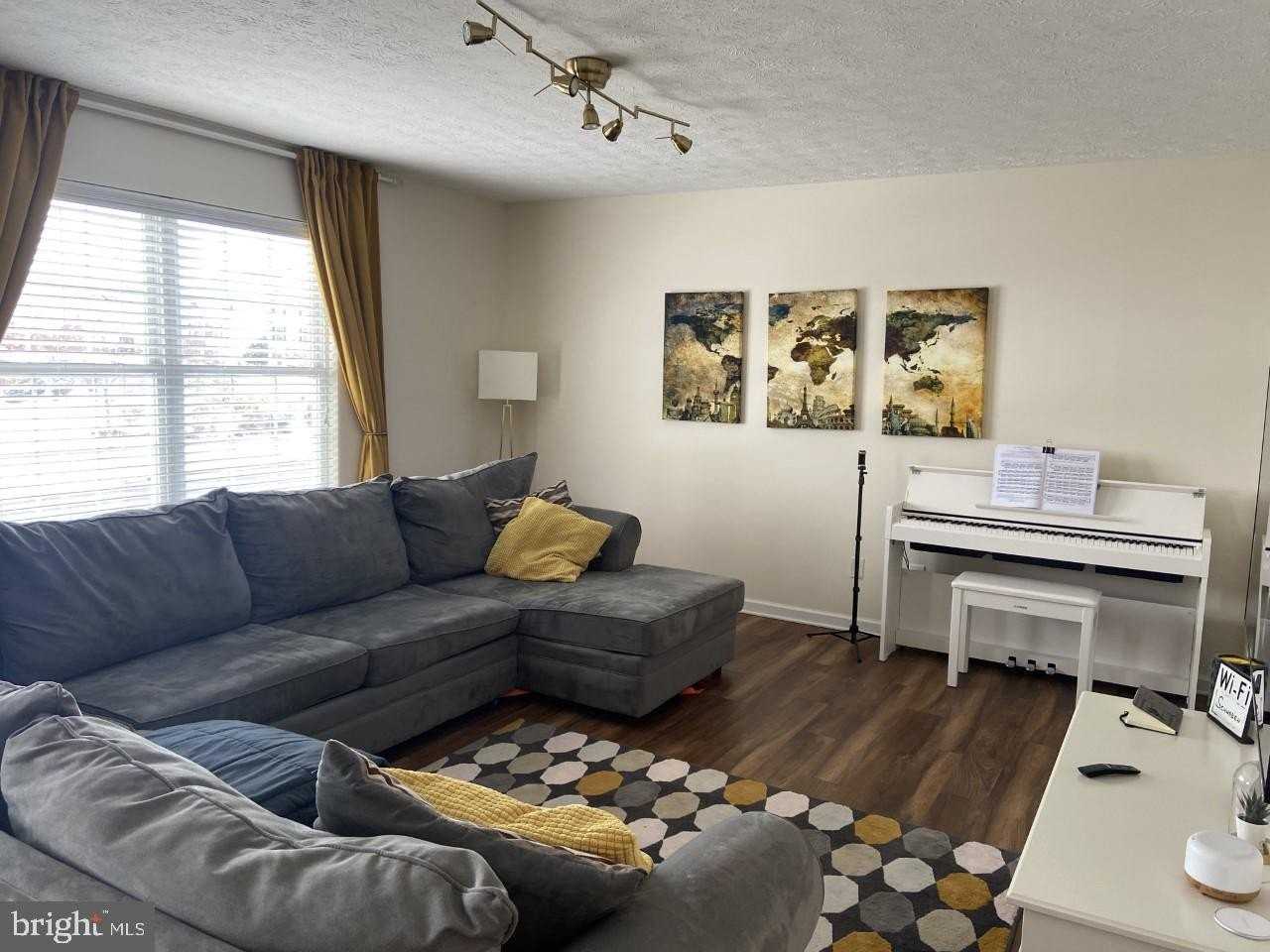 107 Lighthouse Ln - Photo 2 of 13