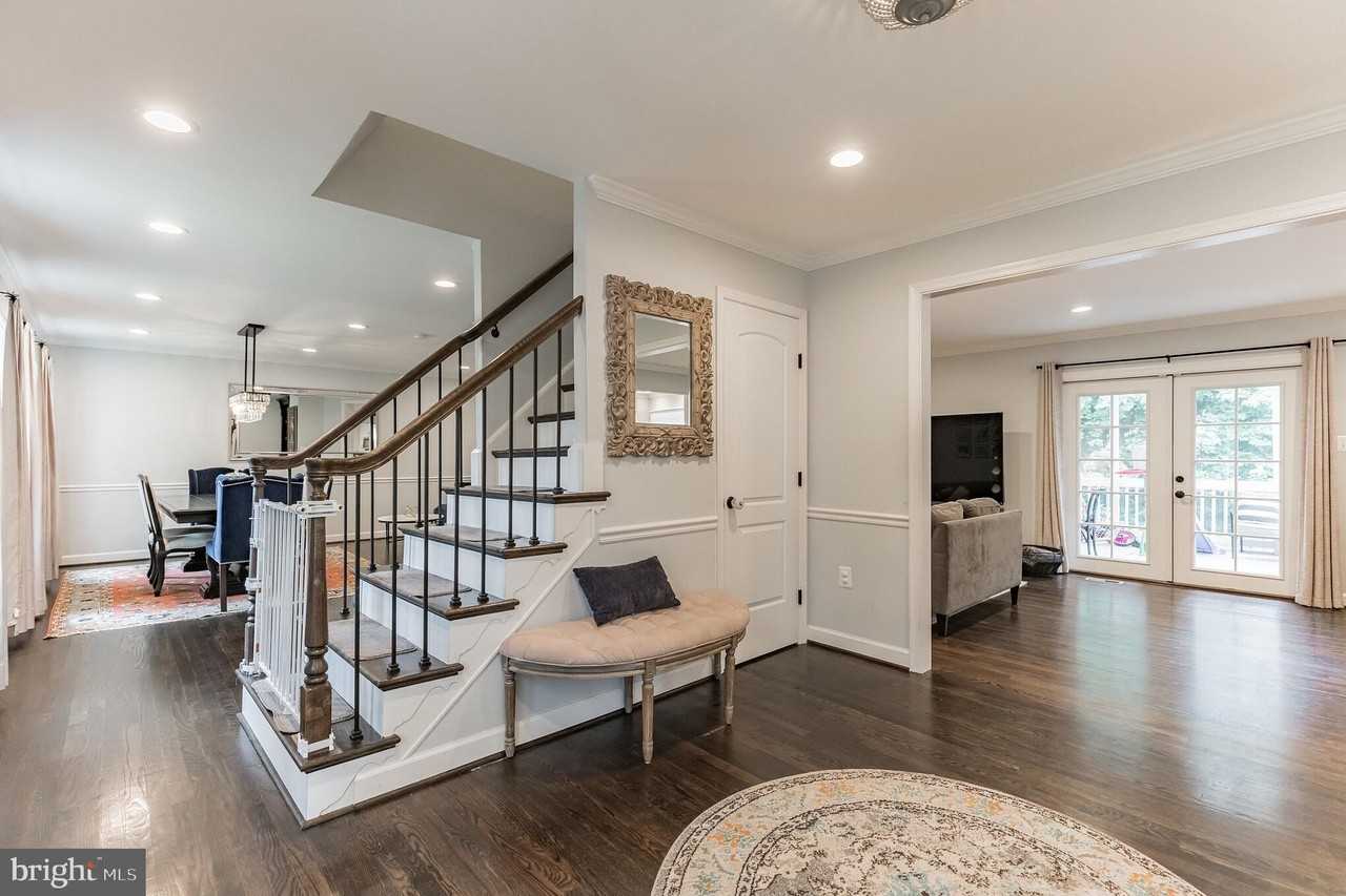 9911 Barnsbury Ct - Photo 3 of 30