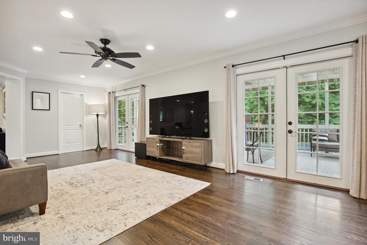9911 Barnsbury Ct - Photo 4 of 30