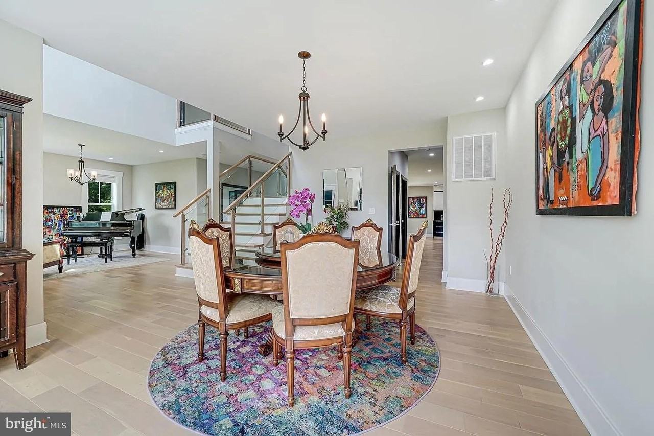 9908 Blake Ln - Photo 6 of 34