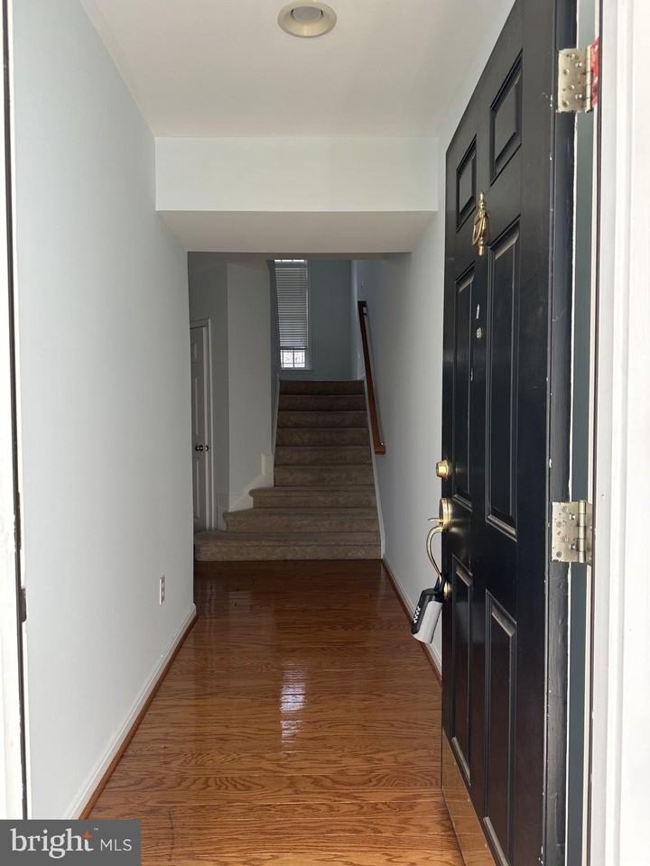18405 SIERRA Square - Photo 3 of 10