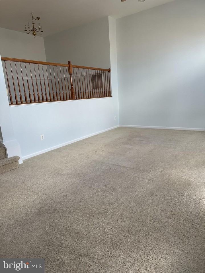 18405 SIERRA Square - Photo 5 of 10