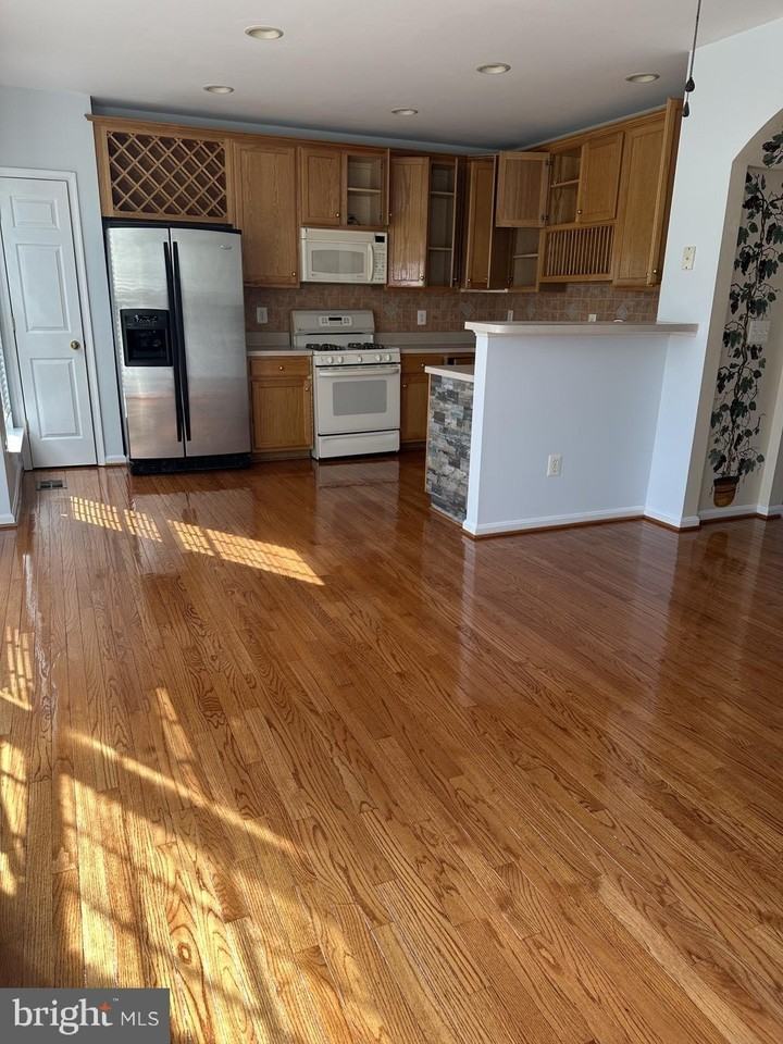 18405 SIERRA Square - Photo 7 of 10