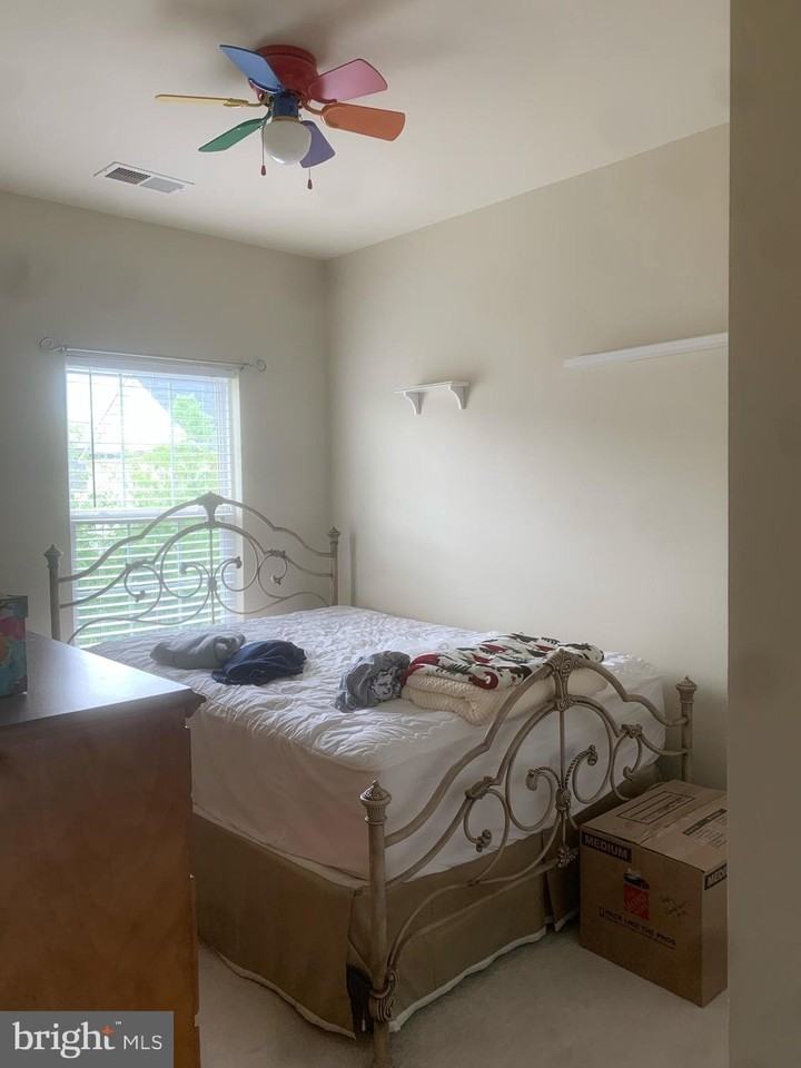 24706 Kings Canyon Sq - Photo 5 of 9