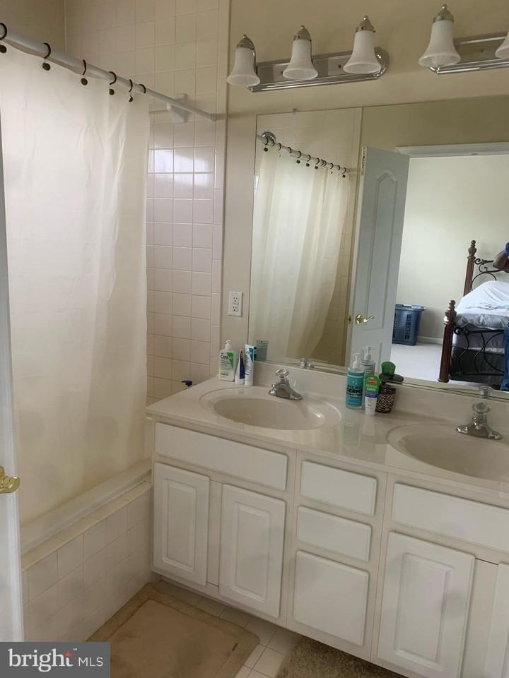 24706 Kings Canyon Sq - Photo 7 of 9