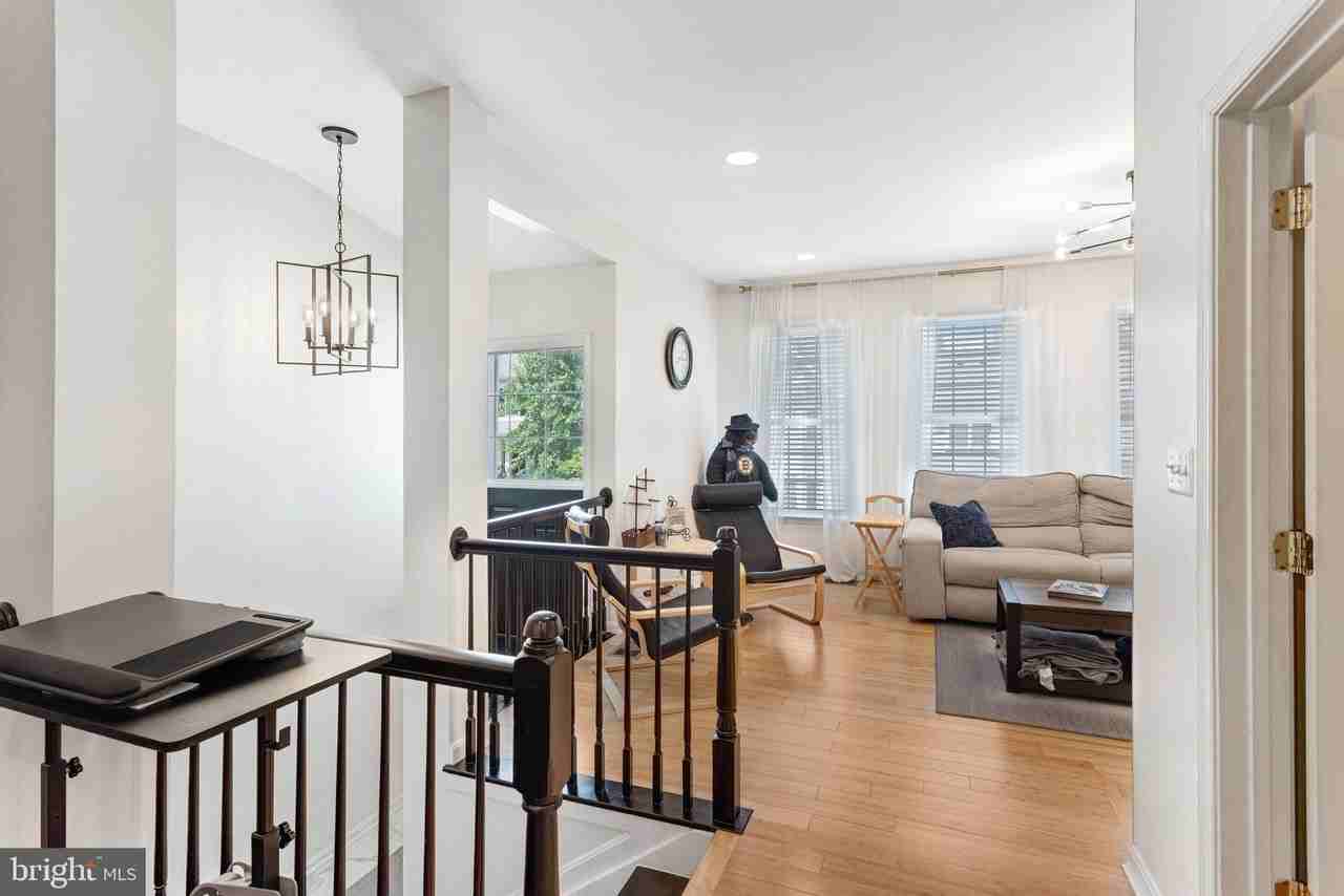 12703 Gartney Ln - Photo 3 of 32