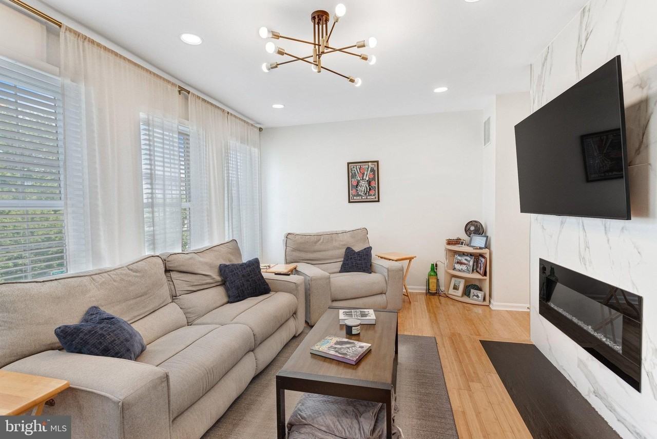 12703 Gartney Ln - Photo 4 of 32