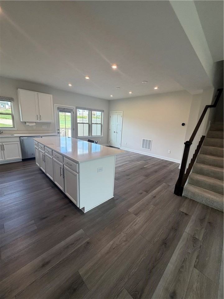 5001 Lampl Ln - Photo 7 of 25