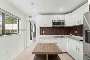 featured image of 3125 Nw 21st Ct #02