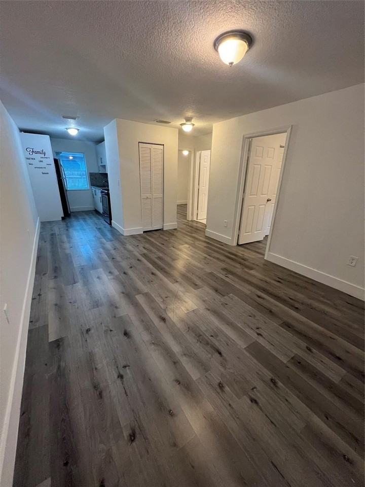 246 Nw 14th St #01 - Photo 3 of 16