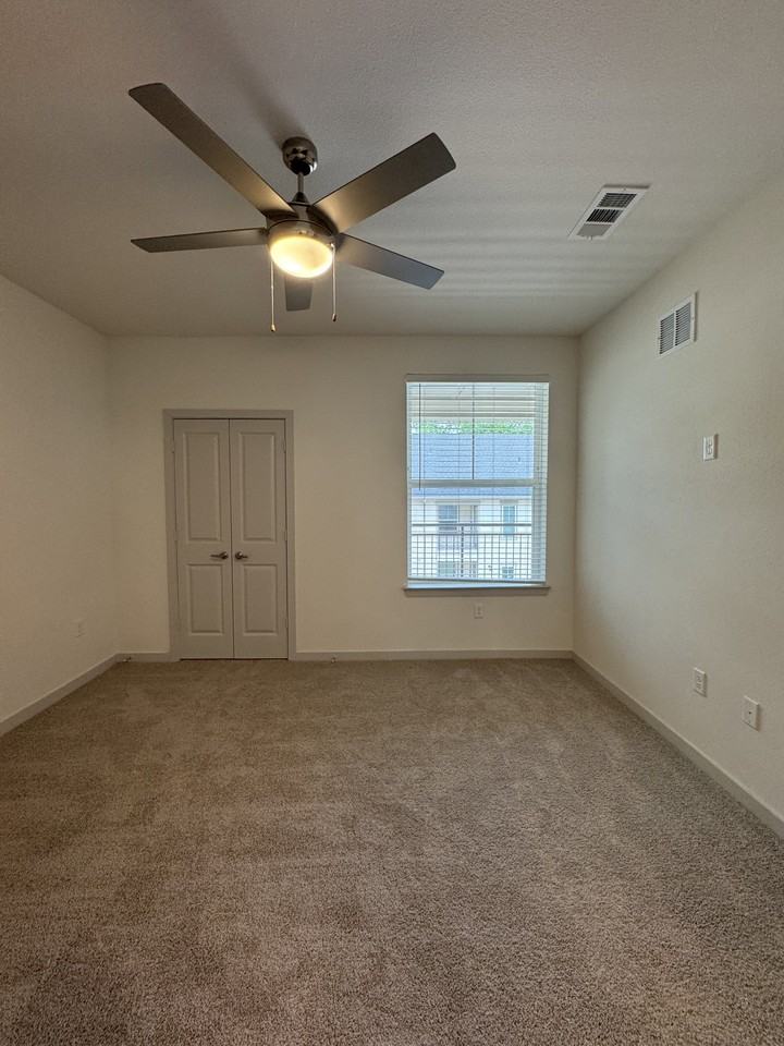 1308 Southeast Pkwy #816 - Photo 5 of 7