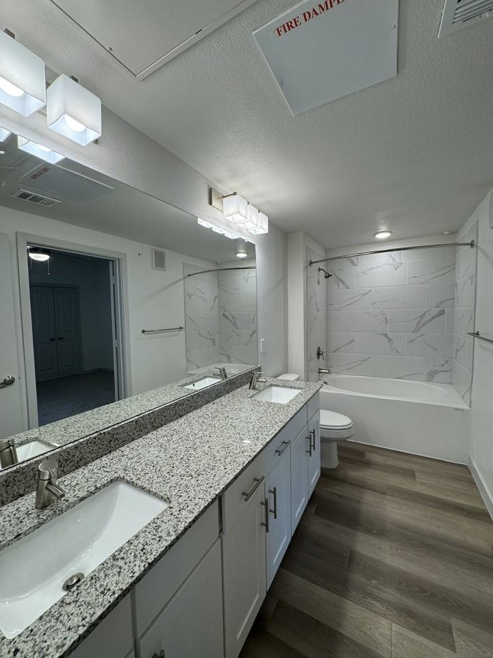 1308 Southeast Pkwy #816 - Photo 6 of 7