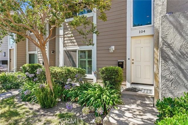 104 Oval Rd