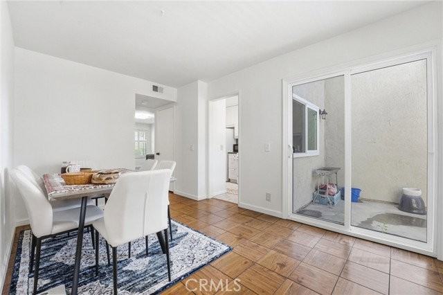 104 Oval Rd - Photo 5 of 8