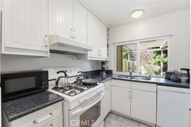104 Oval Rd - Photo 6 of 8