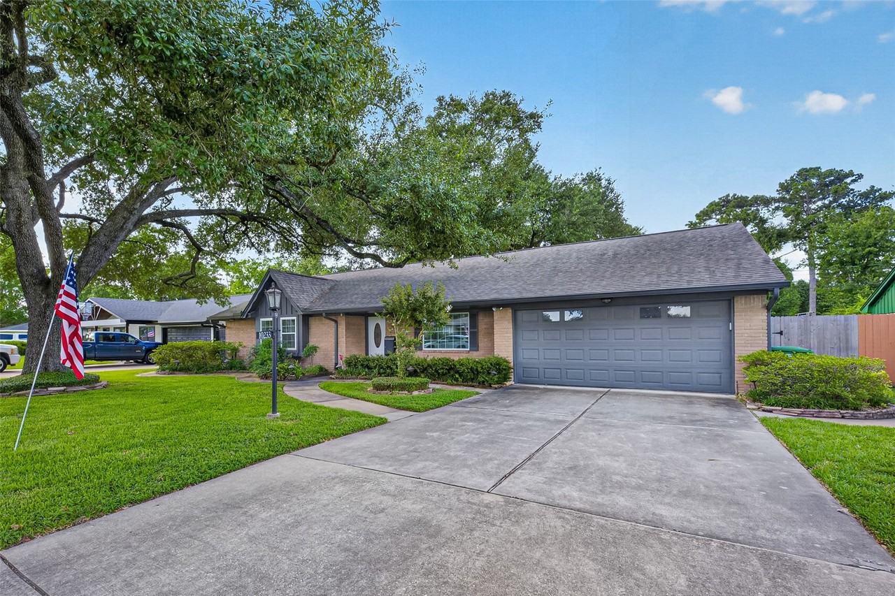 10233 Moorberry Ln - Photo 4 of 47
