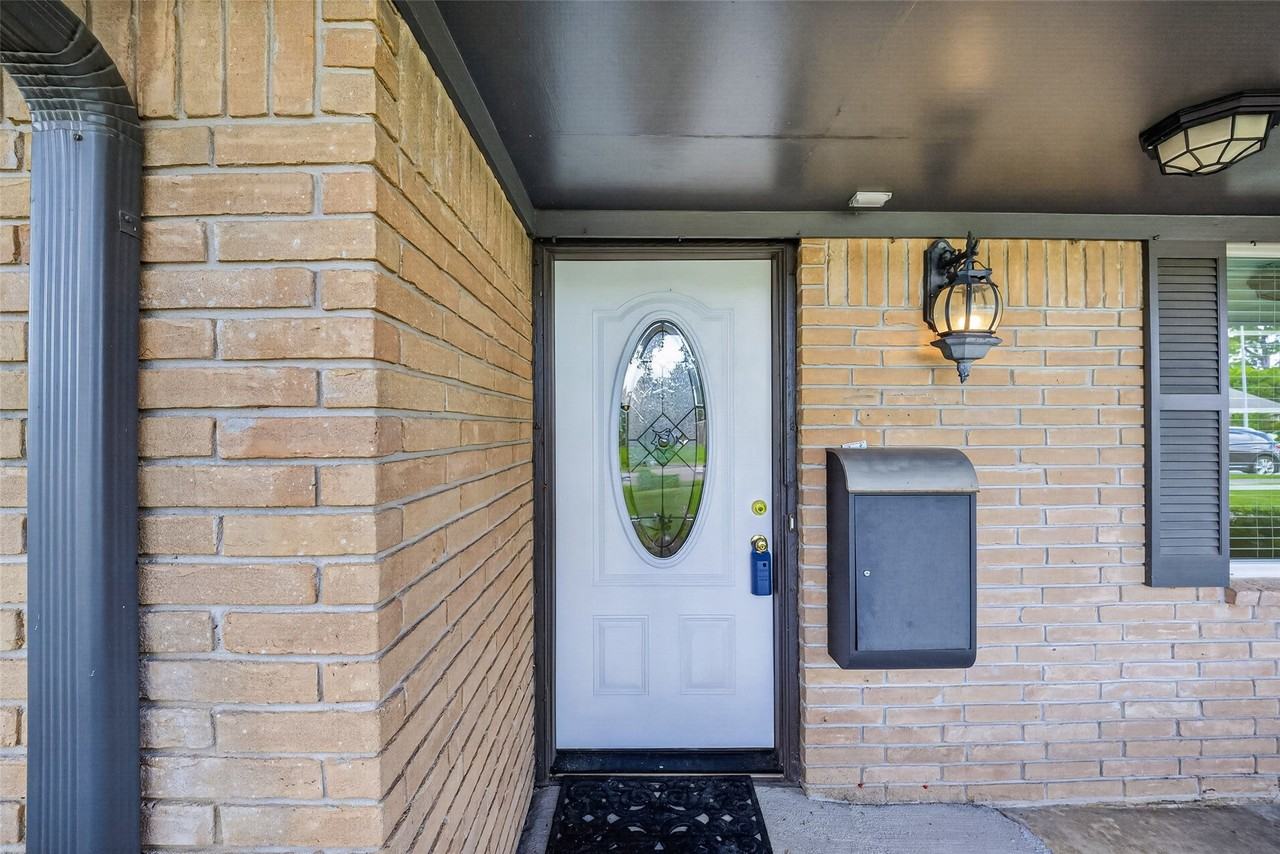 10233 Moorberry Ln - Photo 6 of 47