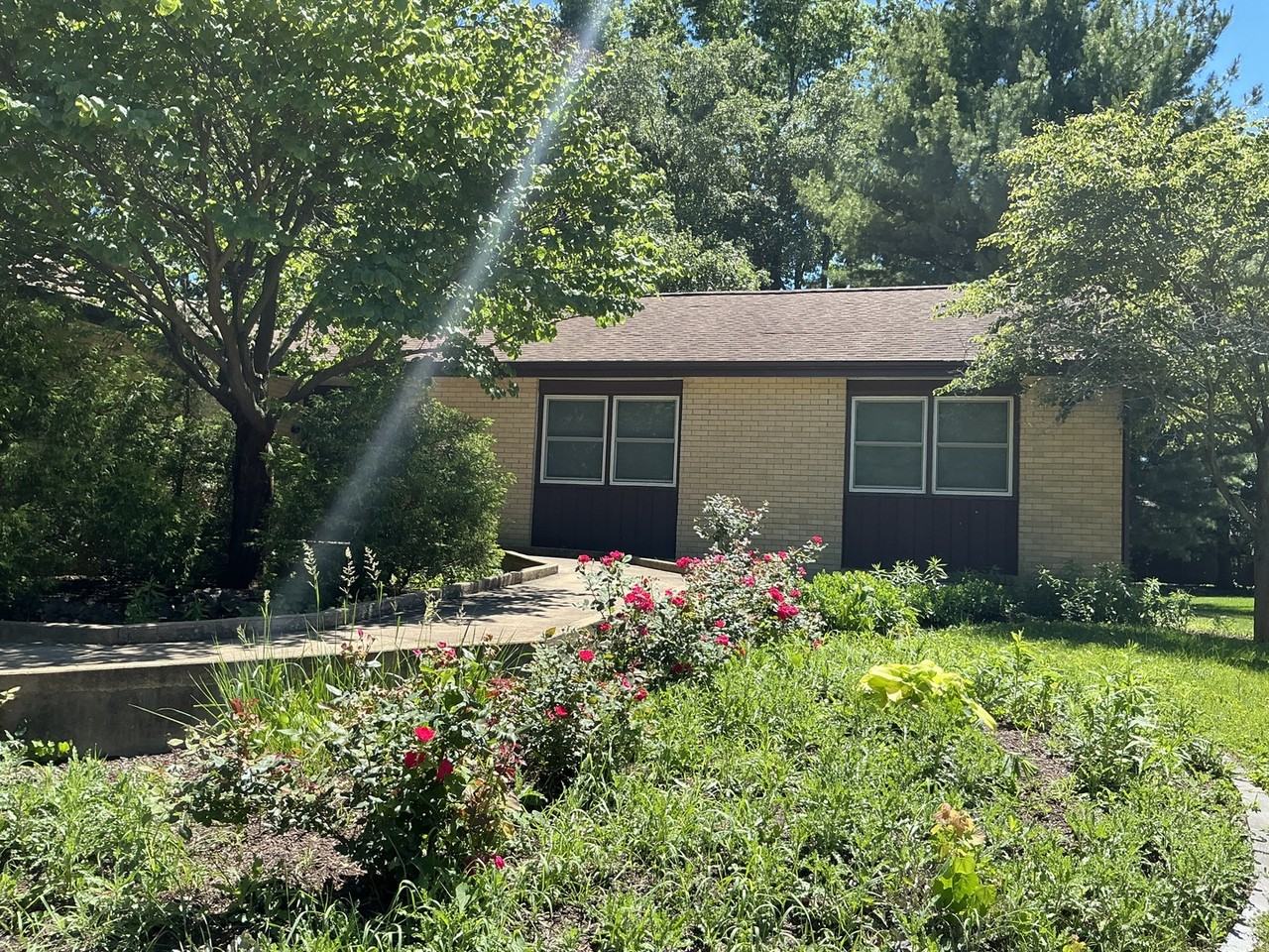 2209 Grange Cir - Photo 2 of 18
