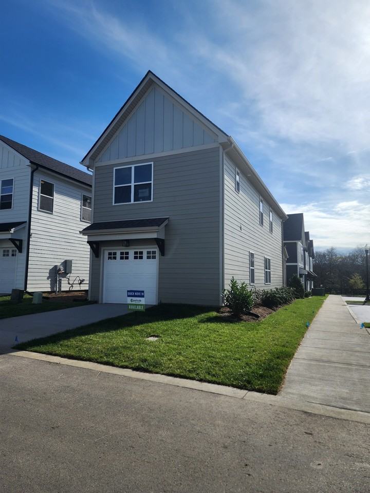 416 Queen Ln - Photo 3 of 7