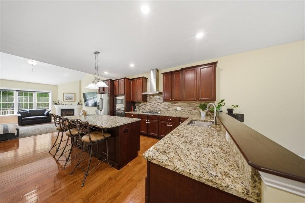 2 Williamsburg Way - Photo 5 of 30