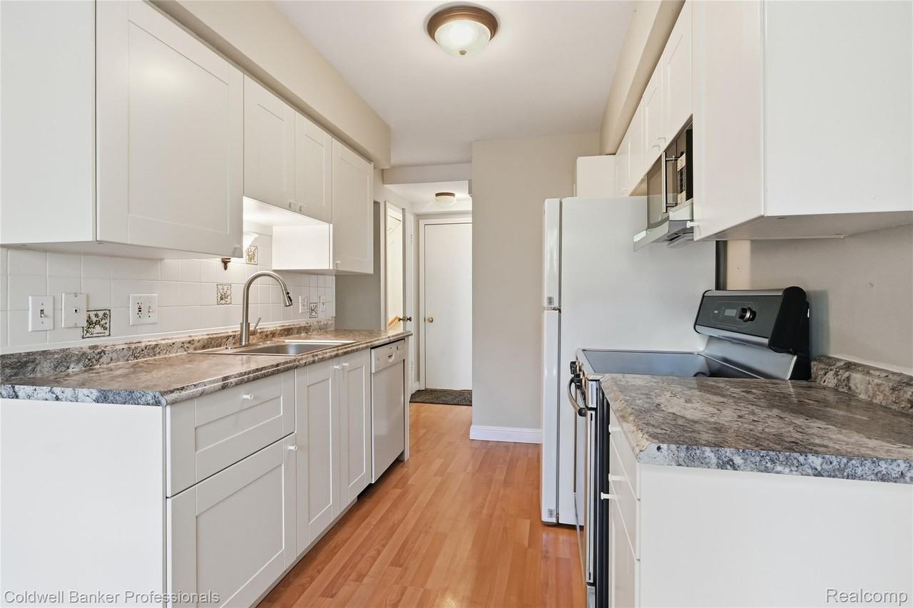 2158 Hidden Meadows Dr - Photo 7 of 23
