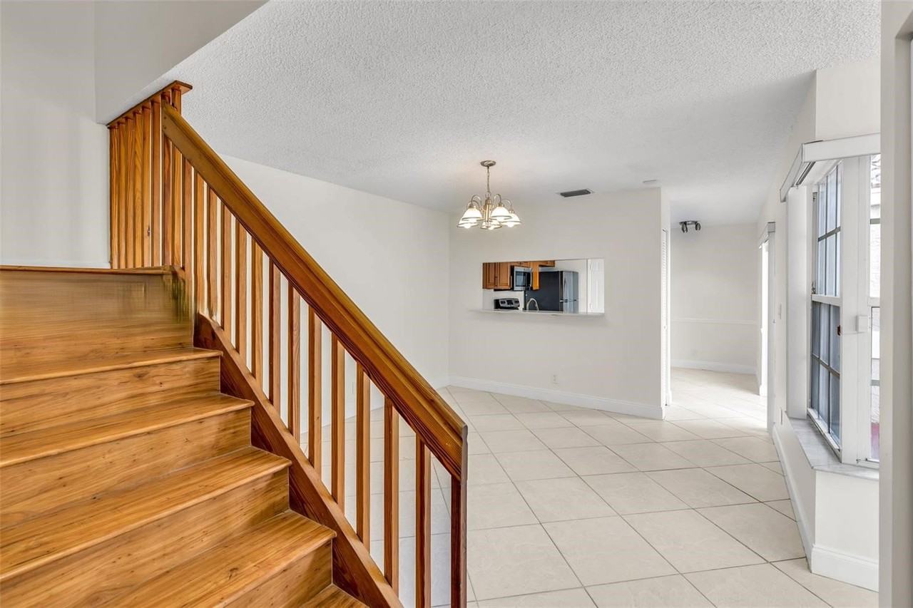 11163 Chandler Dr - Photo 4 of 8