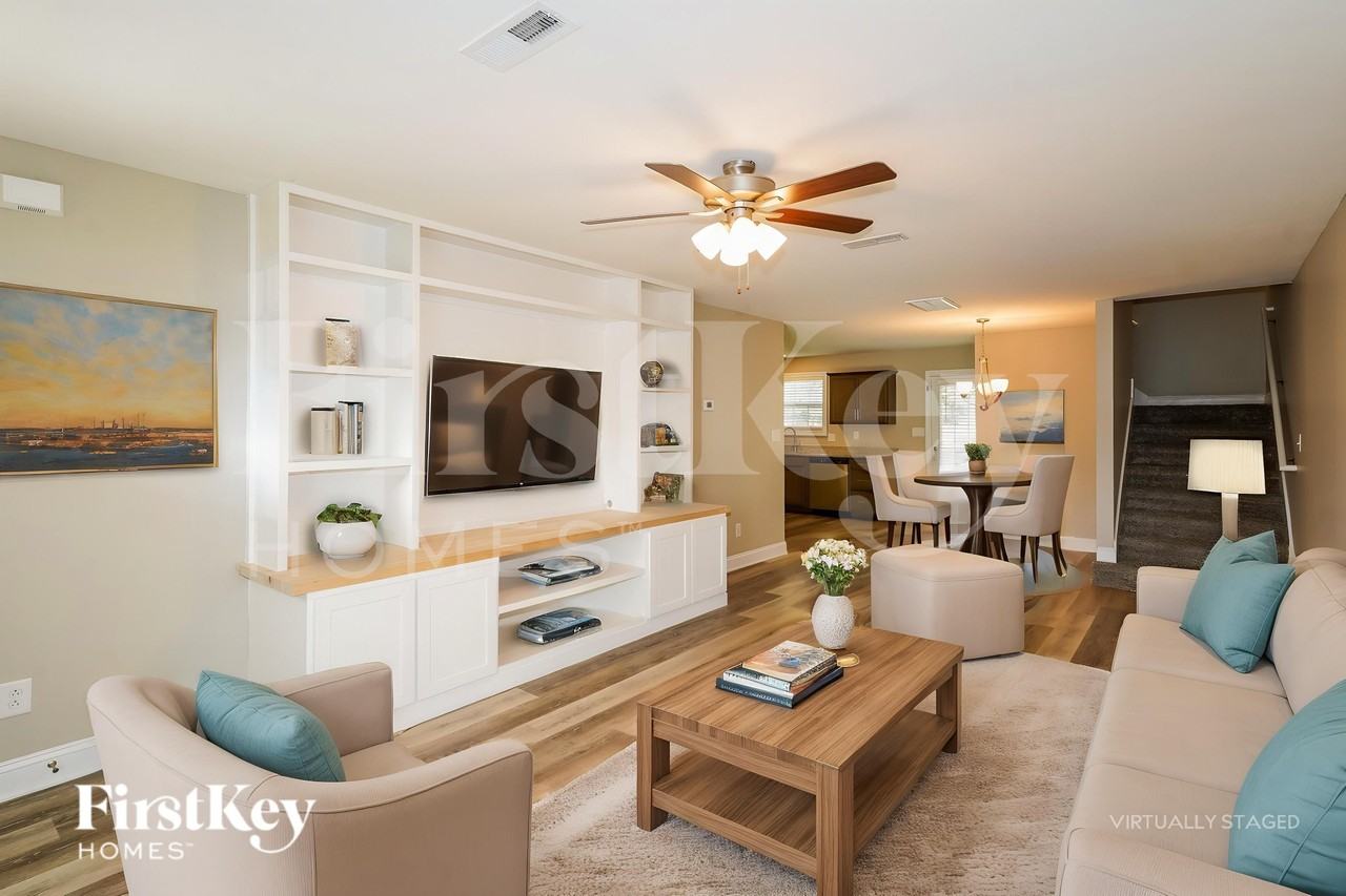 1086 Whitney Dr - Photo 4 of 19