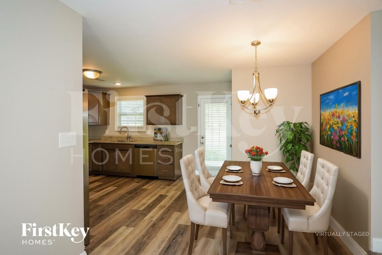 1086 Whitney Dr - Photo 6 of 19